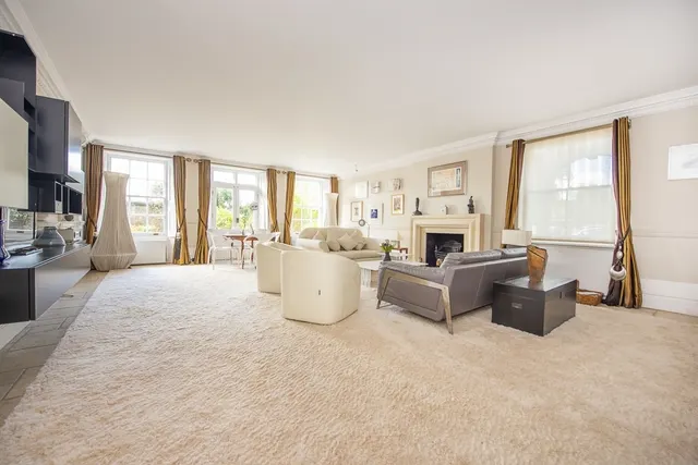 Hampton Court Road, Hampton, TW12, photo 2
