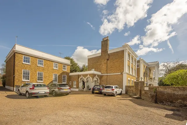 Hampton Court Road, Hampton, TW12, photo 1