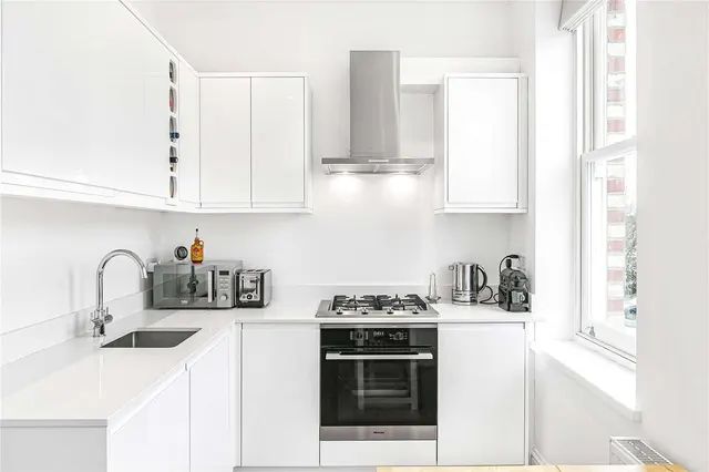 Photo 2 — Chivalry Road, London, SW11 1HT