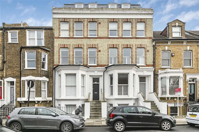 Photo 3 — Chivalry Road, London, SW11 1HT