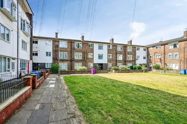 Ivy Avenue, Liverpool, L19, photo 2