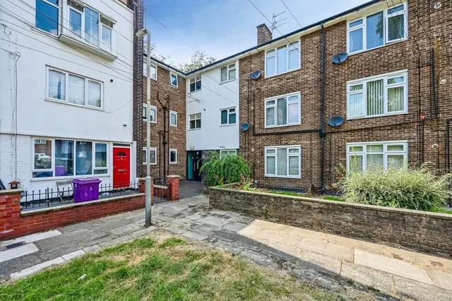 Ivy Avenue, Liverpool, L19, photo 1