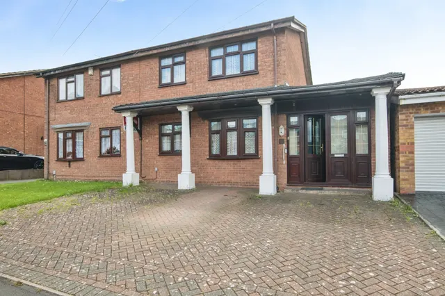Gladstone Street, West Bromwich, photo 1