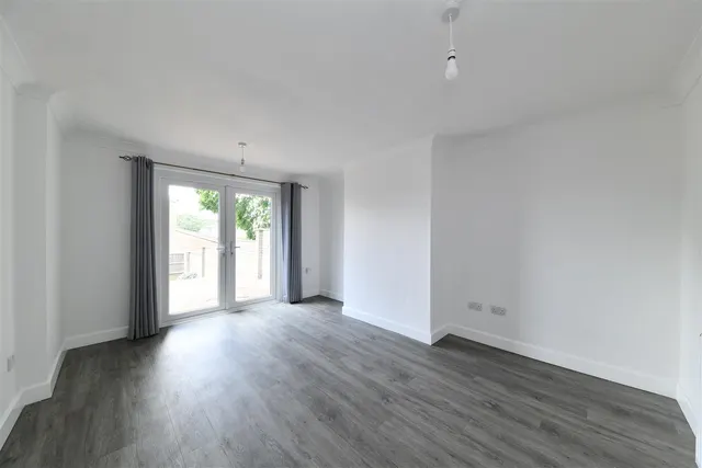 Photo 3 — Grace Way, Stevenage, Herts, SG1 5AR