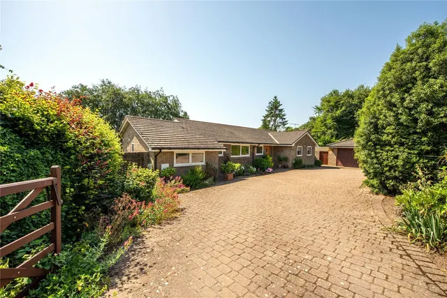 The Coombe, Betchworth, RH3, photo 2
