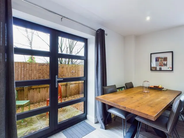 Macclesfield Road, Wilmslow, SK9, photo 3