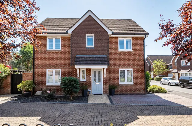 Billingshurst, RH14 9TD, photo 1