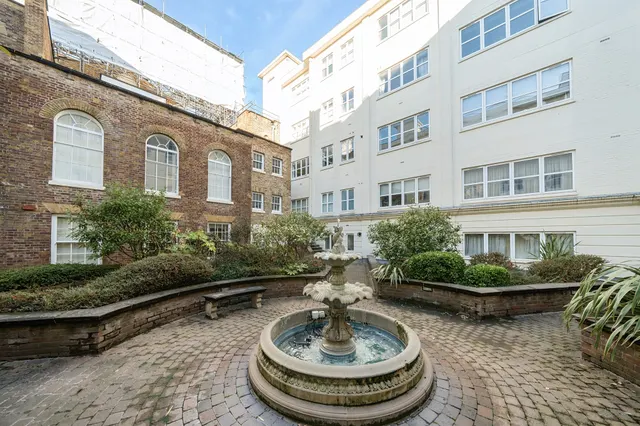 Kennington Lane, London, photo 1