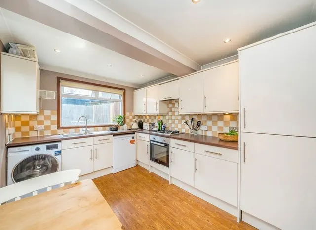 Photo 3 — Hartfield Crescent, Wimbledon, SW19