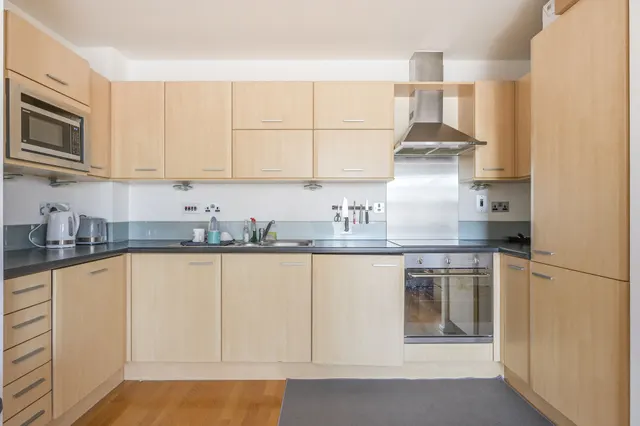 Photo 3 — 24 Stylus House, Devonport Street, London