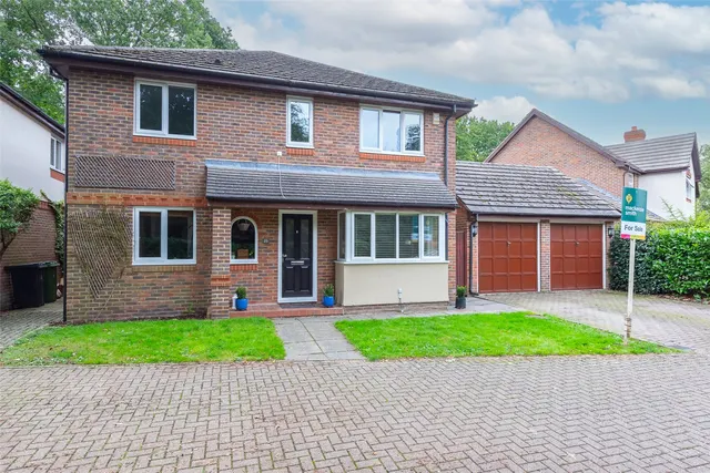 Minehurst Road, Mytchett, Camberley, Surrey, GU16 6JP, photo 1