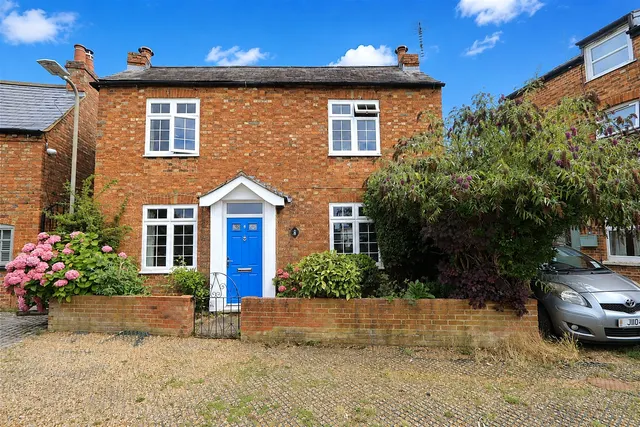 Silver Street, Newport Pagnell, photo 1