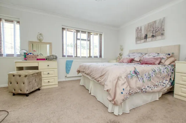 Photo 2 — Swincombe Rise, West End, Southampton, SO18 3NL
