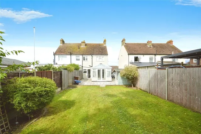 Higham Road, Wainscott, Kent, ME3, photo 1