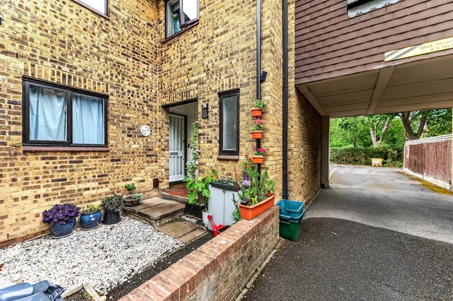 Connaught Gardens, Morden, SM4, photo 3