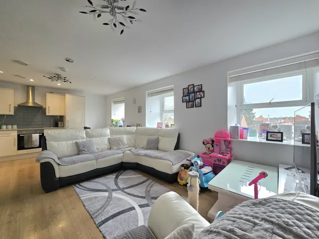 Photo 2 — Park House Apartments, 88-102 Kingsley Park Terrace, Northampton, NN2 7HJ