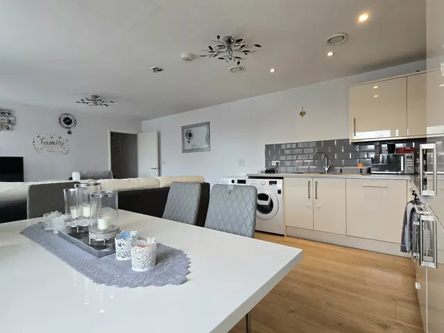 Photo 3 — Park House Apartments, 88-102 Kingsley Park Terrace, Northampton, NN2 7HJ
