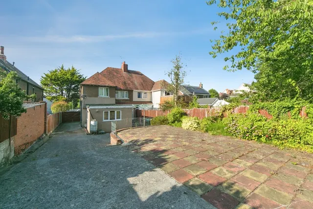Conway Road, Colwyn Bay, LL29, photo 3