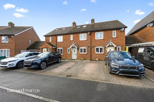 Hayton Crescent, Tadworth, photo 1