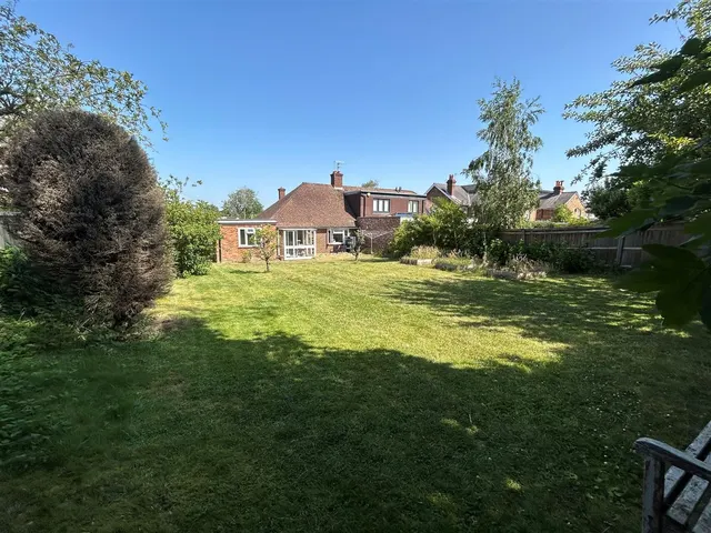 Clinton Road, Leatherhead, KT22, photo 3
