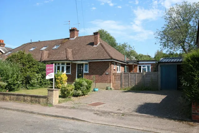 Clinton Road, Leatherhead, KT22, photo 1
