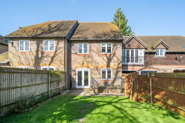Clement Court, Chawton, GU34, photo 1
