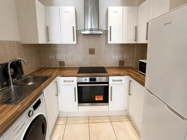 Alfred Road, London, W3, photo 2