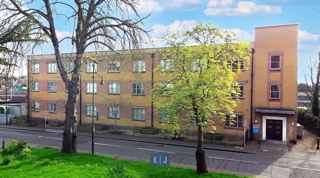 Charteris Road, Woodford Green, photo 1