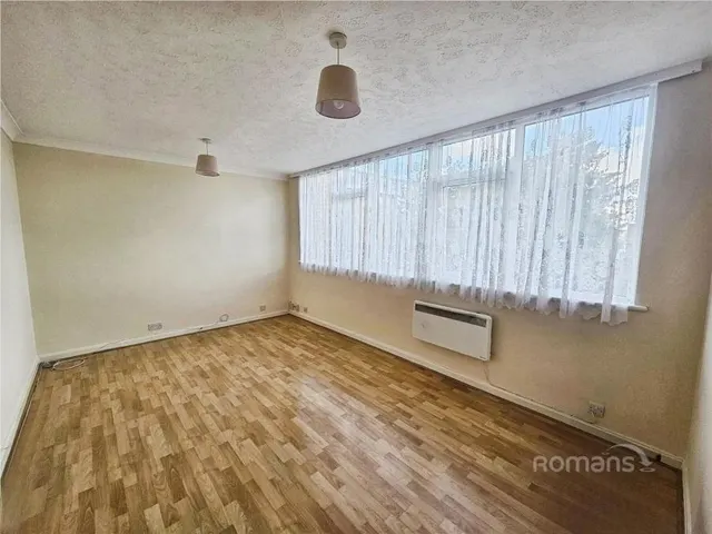Farnham Road, Slough, SL2, photo 3