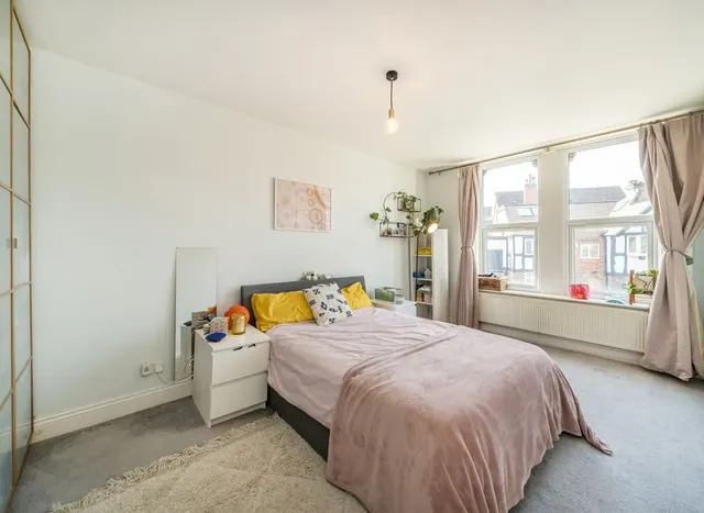 Photo 3 — Hopton Road, Streatham, SW16