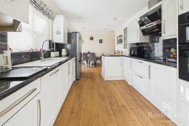 Aire Valley Mount, Castleford, WF10, photo 3