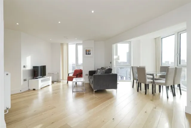 High Street, Stratford, E15, photo 2