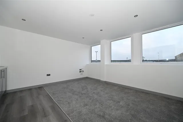 Green Lane, Yeadon, LS19, photo 3