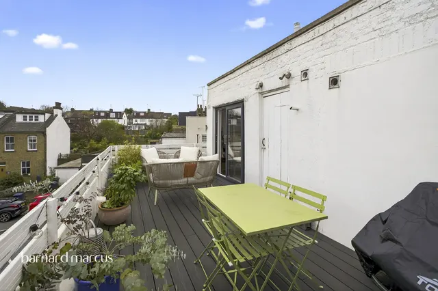 Pembroke Road, London, photo 1