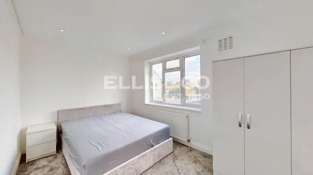 Thorn Close, Northolt, UB5, photo 3