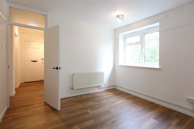 Lamport Close, London, SE18, photo 3