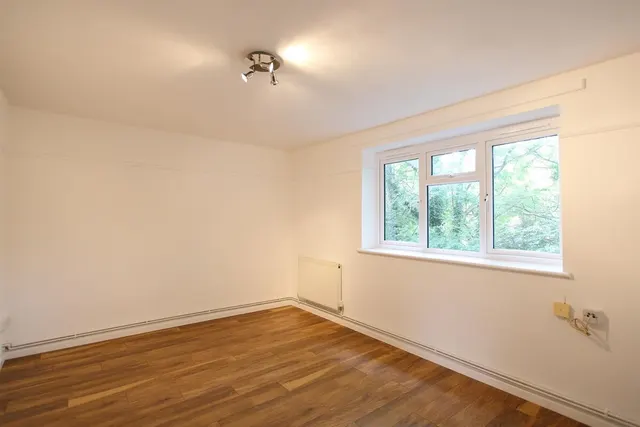 Lamport Close, London, SE18, photo 2