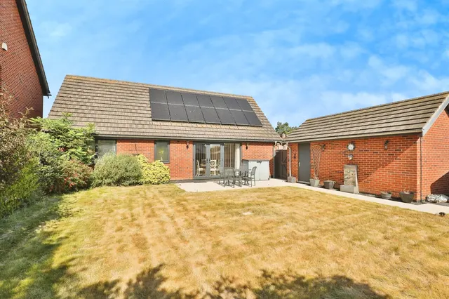 Photo 2 — Mayfly Road, Swaffham