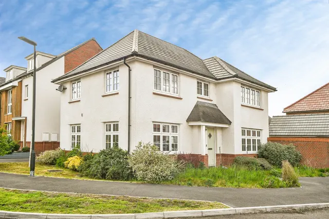 4 bedroom house — Crofton Road, Coate, Swindon