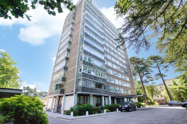 Bassett Avenue, Bassett, Southampton, SO16 7FB, photo 1