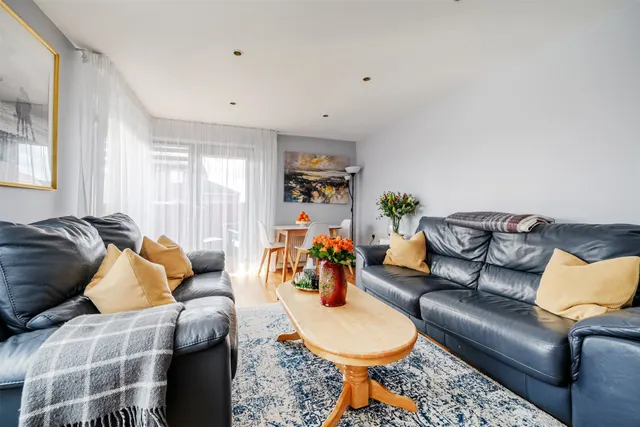 Photo 3 — SERPENTINE CLOSE, Romford, Essex RM6 4EY