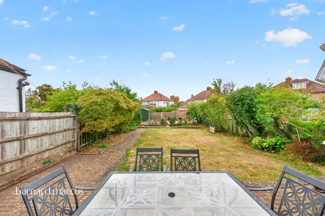 Photo 3 — Leyfield, Worcester Park
