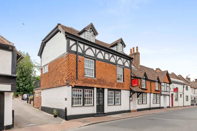High Street, HP16, photo 1