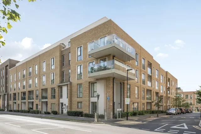 Photo 3 — Flat 7, 9 Trobridge Parade, London