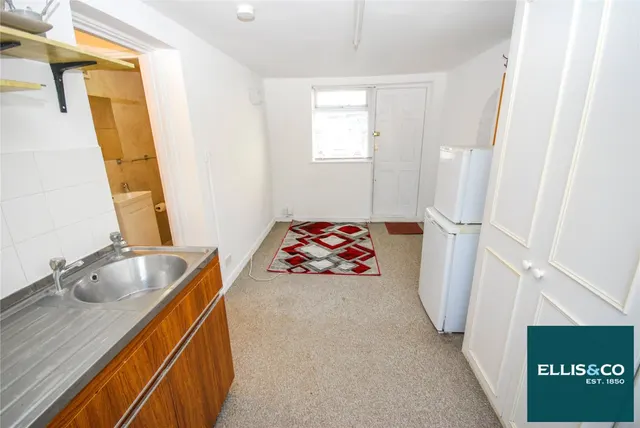 Hendon Way, Childs Hill, NW2, photo 1