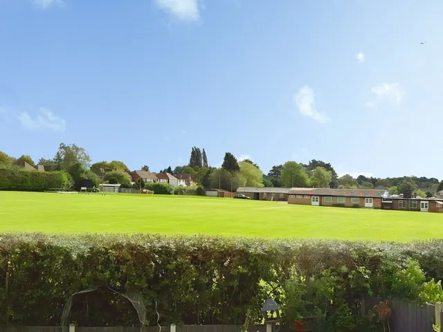 Photo 2 — Frobisher Close, Hinckley, LE10 1UP