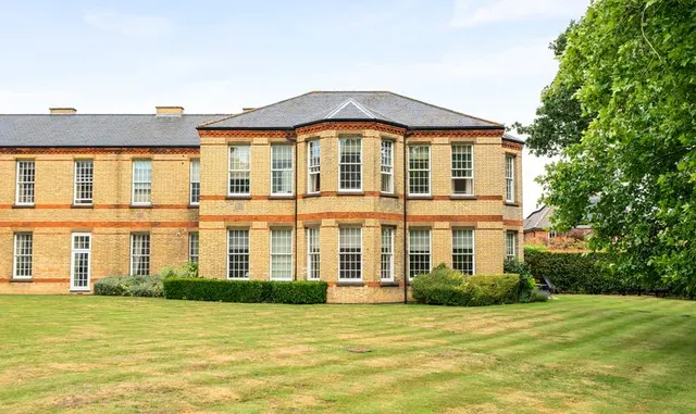 Horton Crescent, Epsom, KT19, photo 1