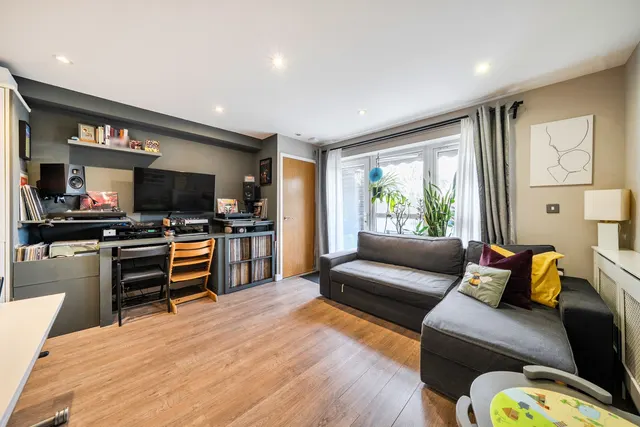 Sumner Road, SE15, photo 1