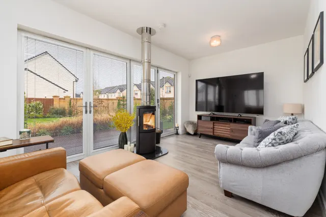 Shiel Hall Crescent, Rosewell, EH24, photo 3