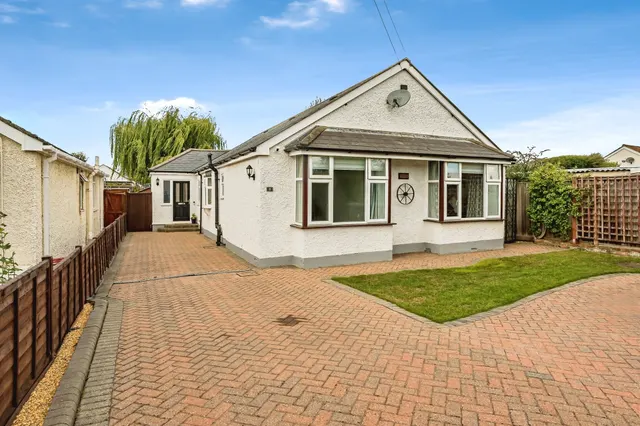 Mead Way, Slough, photo 1